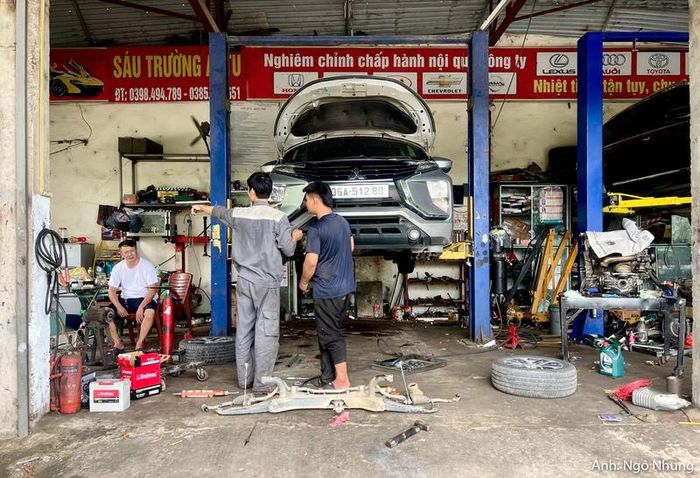 Chủ gara sửa chữa ô tô Sáu Trường cho biết, quan trọng nhất vẫn là lựa chọn cây xăng uy tín, bảo dưỡng xe đúng định kỳ.