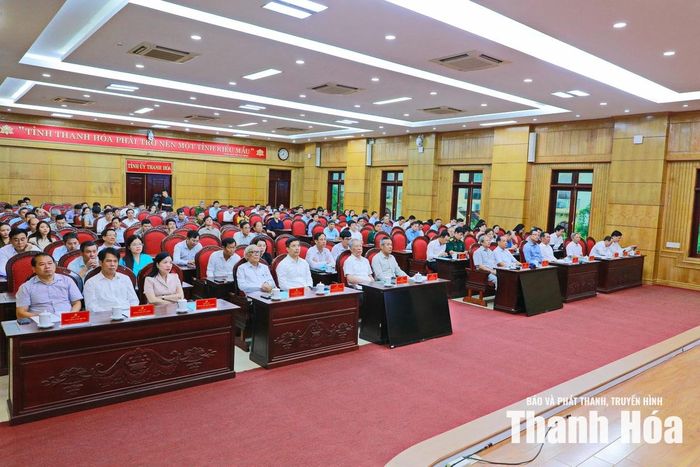 Các đồng chí lãnh đạo tỉnh và đại biểu dự hội nghị tại điểm cầu Tỉnh ủy Thanh Hóa.