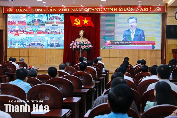 Đồng chí Nguyễn Thanh Nghị, Ủy viên Bộ Chính trị, Bí thư Trung ương Đảng, Trưởng ban Chính sách, Chiến lược Trung ương quán triệt 2 chuyên đề: Nghị quyết về đổi mới mô hình phát triển Việt Nam; Nghị quyết về xây dụng và phát triển Việt Nam trở thành quốc gia biển mạnh.