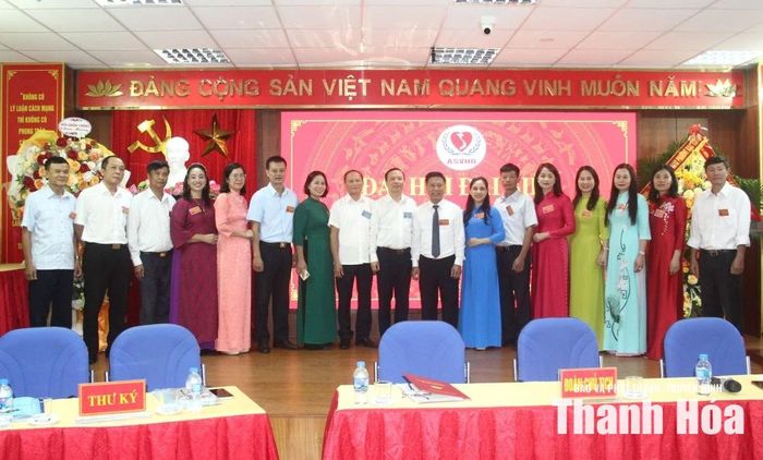 Ban Chấp hành khóa mới ra mắt nhận nhiệm vụ.