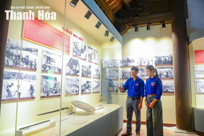 Hệ thống ảnh tư liệu được bố trí theo từng giai đoạn lịch sử, phản ánh quá trình lãnh đạo, trưởng thành và phát triển của phong trào cách mạng trên địa bàn tỉnh.