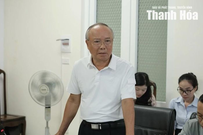 Đại diện doanh nghiệp trao đổi những khó khăn, vướng mắc và đề xuất giải pháp đẩy mạnh xuất khẩu hàng hóa.