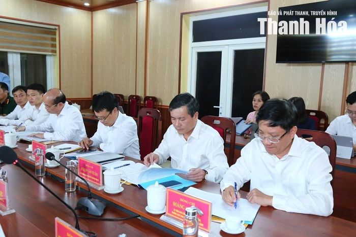 Các đại biểu dự buổi làm việc.