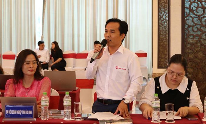  Đại diện doanh nghiệp du lịch trao đổi, đề xuất giải pháp nhằm phát triển sản phẩm du lịch mới, thu hút khách về Bắc Ninh. 