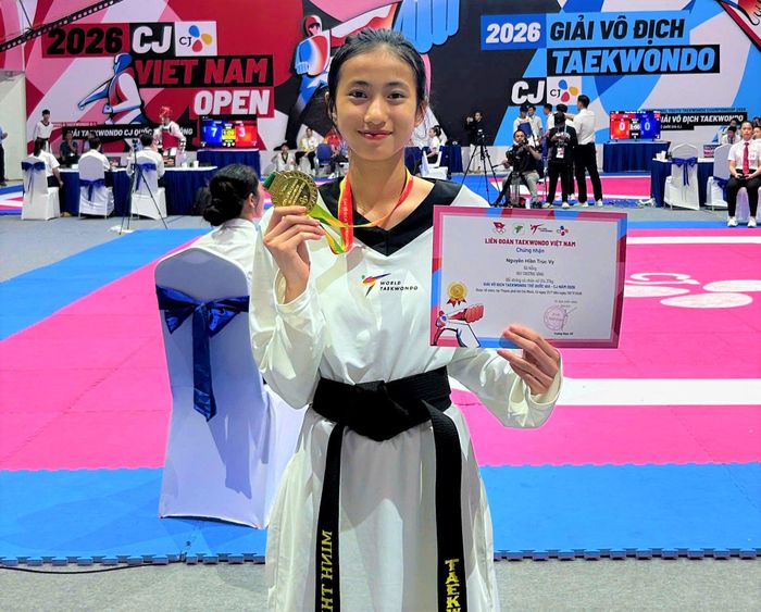 Vận động viên Nguyễn Hiền Trúc Vy giành Huy chương Vàng ở hạng 37kg lứa tuổi U14 nữ. Ảnh NVCC