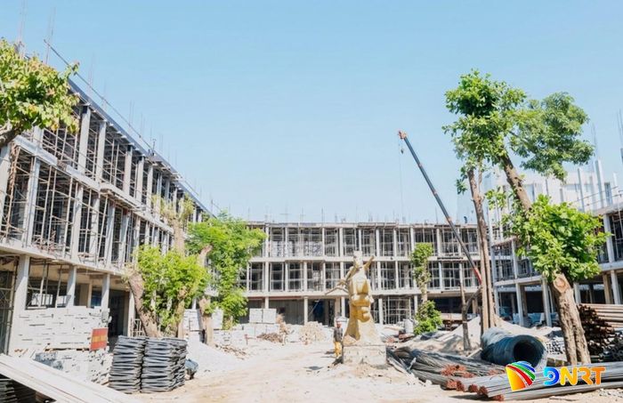 Trường Tiểu học Phù Đổng (cơ sở 1), phường Hải Châu cũng đang trong quá trình thi công, hoàn thiện. Ảnh: THU HÀ