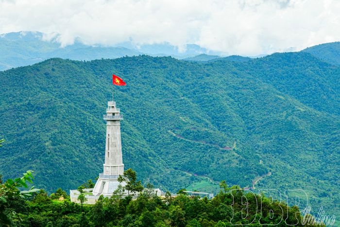 Cột cờ A Pa Chải trên dãy Khoang La San trở thành điểm đến hấp dẫn của du khách.