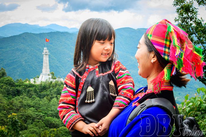 Niềm vui của người dân Hà Nhì tại Sín Thầu.
