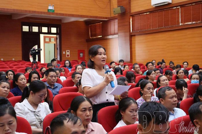 Công đoàn viên Trung tâm Y tế Thanh An kiến nghị liên quan đội ngũ hộ lý tại các cơ sở y tế công lập chuyển sang làm việc theo hợp đồng lao động. Ảnh: LĐLĐ tỉnh