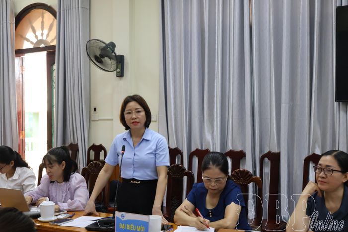 Đại biểu ngành Giáo dục tỉnh tham luận tại hội thảo.