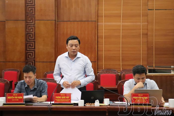 Thành viên đoàn công tác Bộ Dân tộc và Tôn giáo phát biểu tại buổi làm việc.
