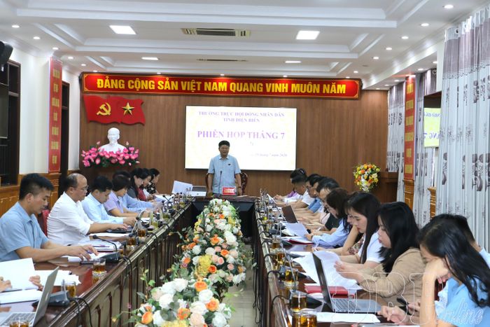 Các đại biểu tham dự phiên họp.