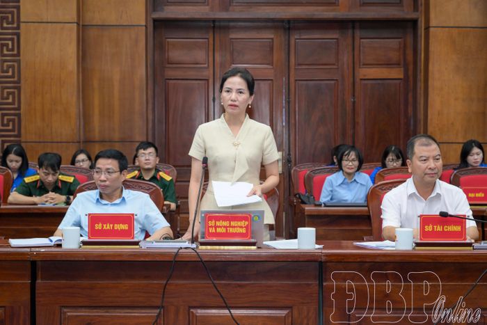 Đại diện lãnh đạo Sở Nông nghiệp và Môi trường trao đổi, làm rõ một số nội dung thanh niên quan tâm.