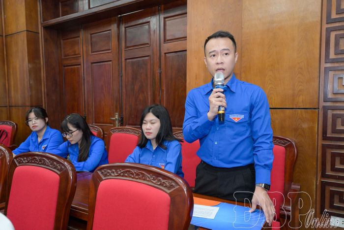 Thanh niên phát biểu ý kiến về xây dựng hệ sinh thái truyền thông số, góp phần quảng bá hình ảnh Điện Biên.