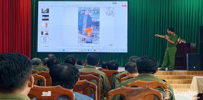 Cán bộ huấn luyện phân tích nguyên nhân, điều kiện gây cháy, nổ.