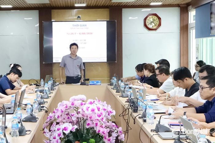 Ông Vũ Hồng Quân, chuyên gia năng suất của Tổ chức Năng suất châu Á (APO) trình bày các nội dung liên quan đến khóa đào tạo. Ảnh: Thanh Cảnh