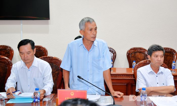 Công dân nêu ý kiến khiếu nại.