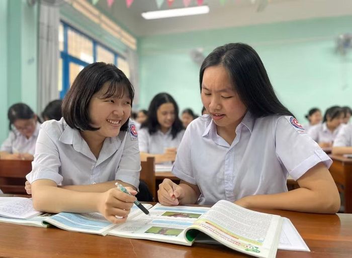  Việc lựa chọn tổ hợp môn phù hợp là định hướng quan trọng cho quá trình theo học tại trường THPT. Trong ảnh: Học sinh Trường THPT số 1 Phù Cát (xã Phù Cát). Ảnh: H.Đ 