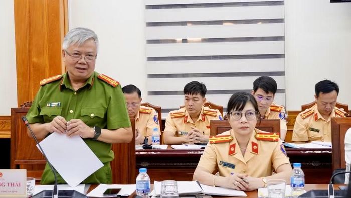  Đại tá Lê Hồng Thái - Phó Giám đốc Công an tỉnh nói về công tác đảm bảo trật tự ATGT. Ảnh: N.L 