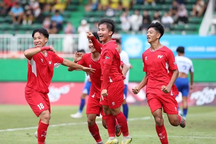  U17 Huế đã có được bàn thắng xứng đáng sau liên tiếp những tình huống hãm thành. Ảnh: Văn Ngọc 