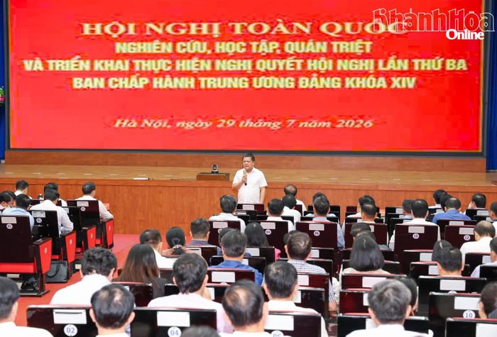 Đồng chí Bí thư Tỉnh ủy Trần Phong quán triệt một số nội dung sau hội nghị.