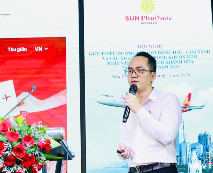 Ông Lã Vĩnh Nam - Giám đốc Kinh doanh Sun PhuQuoc Airways giới thiệu về đường bay Đồng Hới - Cam Ranh. 