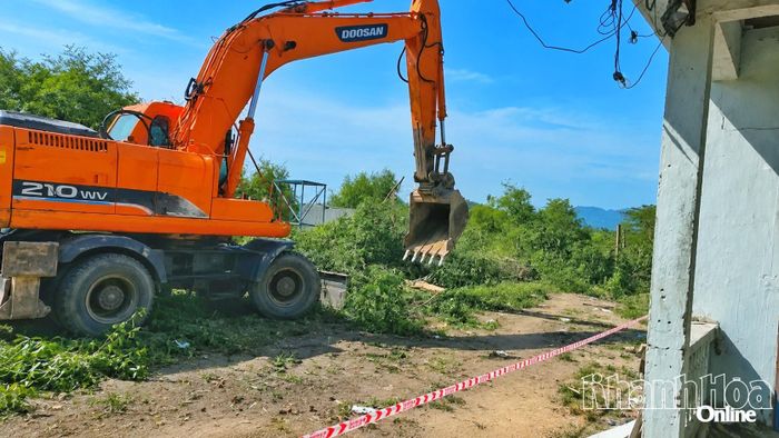 Phương tiện được huy động để thực hiện cưỡng chế thu hồi đất.