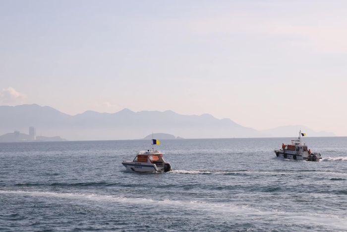 Lực lượng Cảnh sát giao thông tuần tra, kiểm soát trên vịnh Nha Trang.
