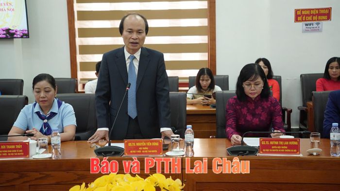 Giáo sư, Tiến sĩ Nguyễn Tiến Dũng – Hiệu trưởng Trường Đại học Y dược (Đại học Thái Nguyên) phát biểu tại buổi lễ.