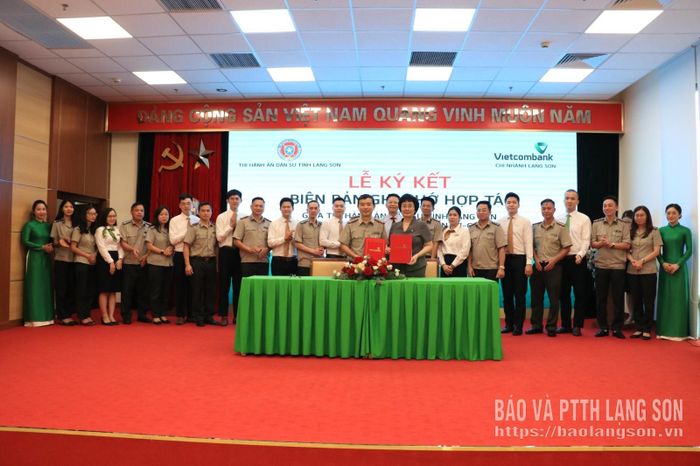 Lãnh đạo Thi hành án dân sự tỉnh và Vietcombank Chi nhánh Lạng Sơn ký kết biên bản ghi nhớ hợp tác