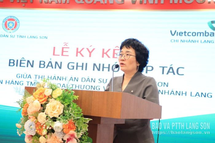 Lãnh đạo Vietcombank Chi nhánh Lạng Sơn phát biểu tại lễ ký kết