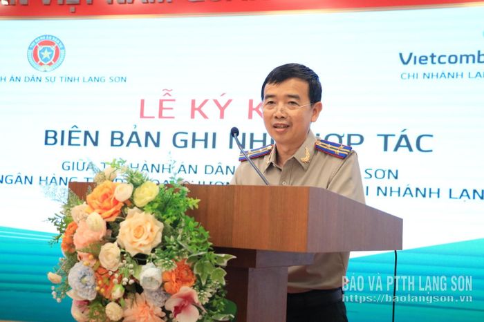 Lãnh đạo Thi hành án dân sự tỉnh phát biểu tại lễ ký kết
