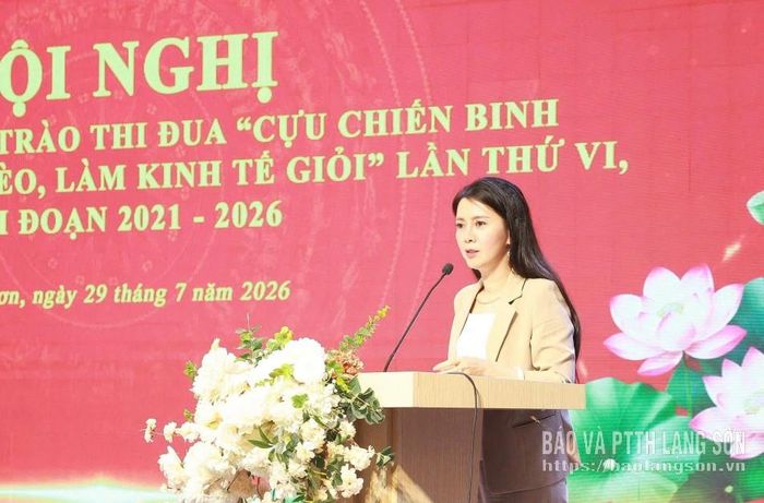 Đồng chí Đoàn Thu Hà, Phó Bí thư Tỉnh ủy, Trưởng Đoàn đại biểu Quốc hội tỉnh, Chủ tịch Ủy ban MTTQ Việt Nam tỉnh phát biểu tại hội nghị