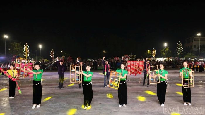 Những nét văn hóa đặc sắc của đồng bào dân tộc Thái được giới thiệu tại chương trình.