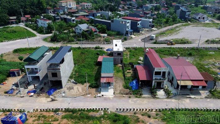 Các khu đất sau khi đấu giá sớm được người dân xây dựng nhà ở, ổn định cuộc sống.