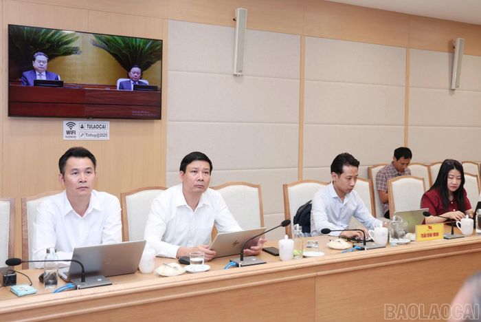 Đại biểu dự buổi làm việc.