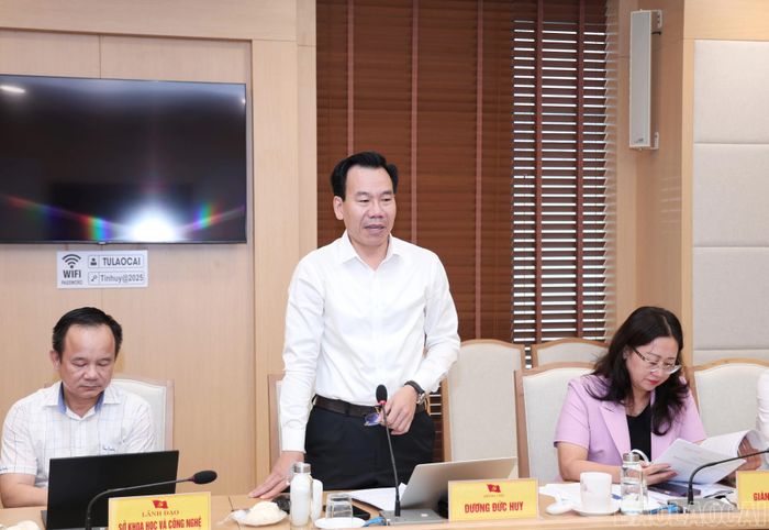 Đồng chí Dương Đức Huy - Ủy viên Ban Thường vụ, Trưởng Ban Tuyên giáo và Dân vận Tỉnh ủy phát biểu tại buổi làm việc.