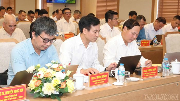 Các đại biểu dự hội thảo.