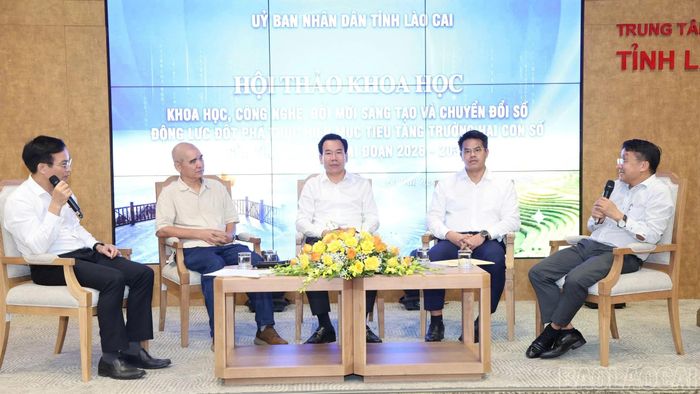 Phiên tọa đàm chuyên sâu theo hình thức bàn tròn với chủ đề "Lào Cai cần làm gì để đạt mục tiêu tăng trưởng hai con số giai đoạn 2026 - 2030?".