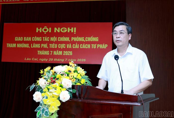 Lãnh đạo Ban Nội chính Tỉnh ủy thông tin về tình hình công tác.