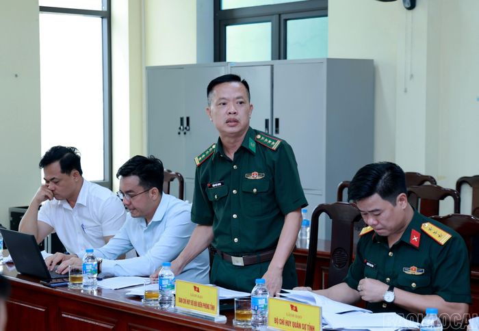 Các đại biểu thảo luận tại hội nghị.