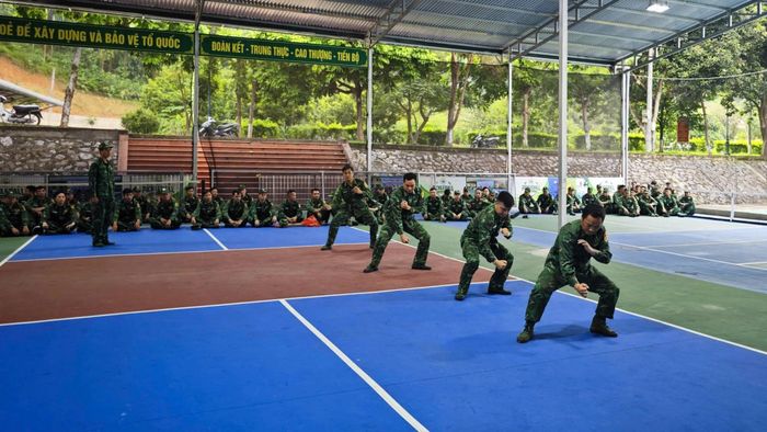Các đội thi đã thể hiện tinh thần thi đấu đoàn kết, quyết tâm cao.