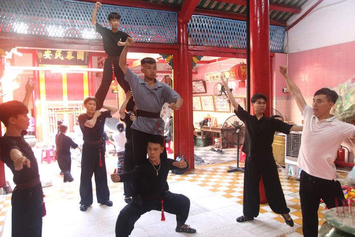 Các tiết mục được dàn dựng công phu mang đậm bản sắc văn hóa của người Hoa