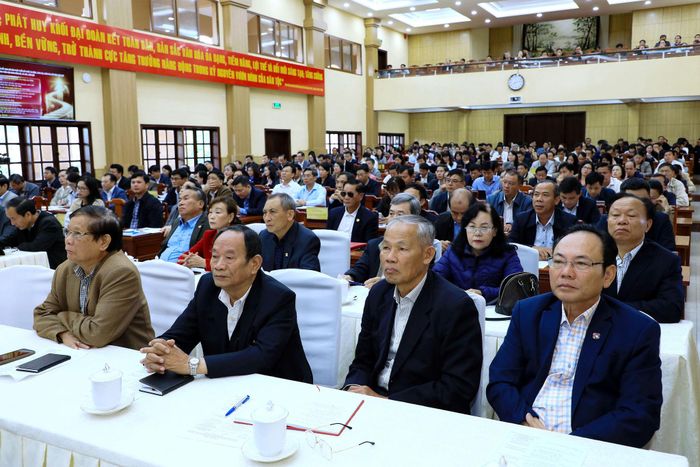 Các đồng chí nguyên lãnh đạo và lãnh đạo các sở, ngành của tỉnh Lâm Đồng dự hội nghị