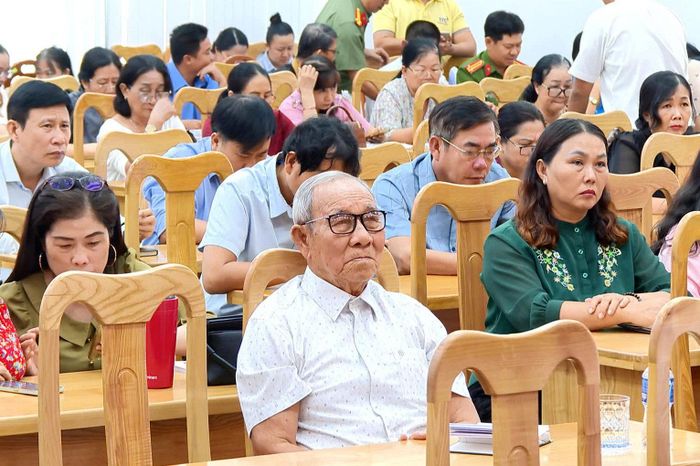 Đông đảo cán bộ, đảng viên, Nhân dân phường Phan Thiết tham gia hội nghị trực tuyến