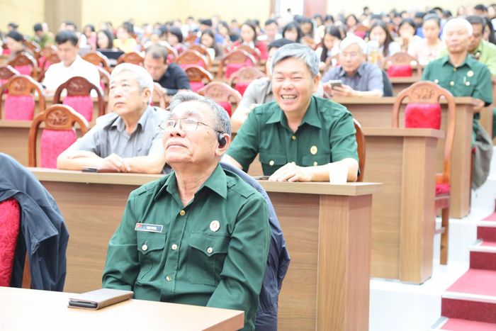 Cán bộ, cựu chiến binh tham gia học tập, quán triệt các nghị quyết, kết luận, quy định của Hội nghị lần thứ 3 Ban Chấp hành Trung ương Đảng khóa XIV tại Hội trường Ủy ban MTTQ Việt Nam tỉnh Lâm Đồng