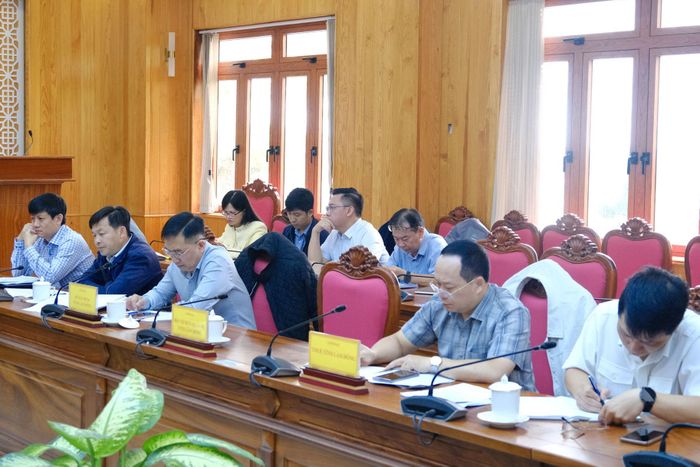 Đại diện lãnh đạo các sở, ngành, đơn vị tham dự buổi làm việc