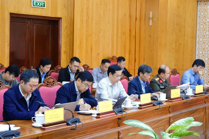 Đại diện lãnh đạo các sở, ngành, đơn vị tham dự buổi làm việc