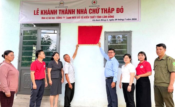 Bàn giao Nhà Chữ thập đỏ cho gia đình ông Nguyễn Văn Điện