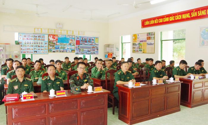Các đại biểu và cán bộ, chiến sĩ tham gia dự buổi gặp mặt, giao nhiệm vụ